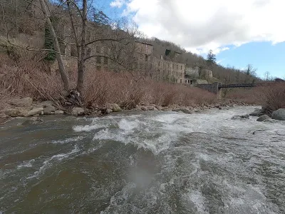 Rapide en amont du pont suspendu (16 03 2024)